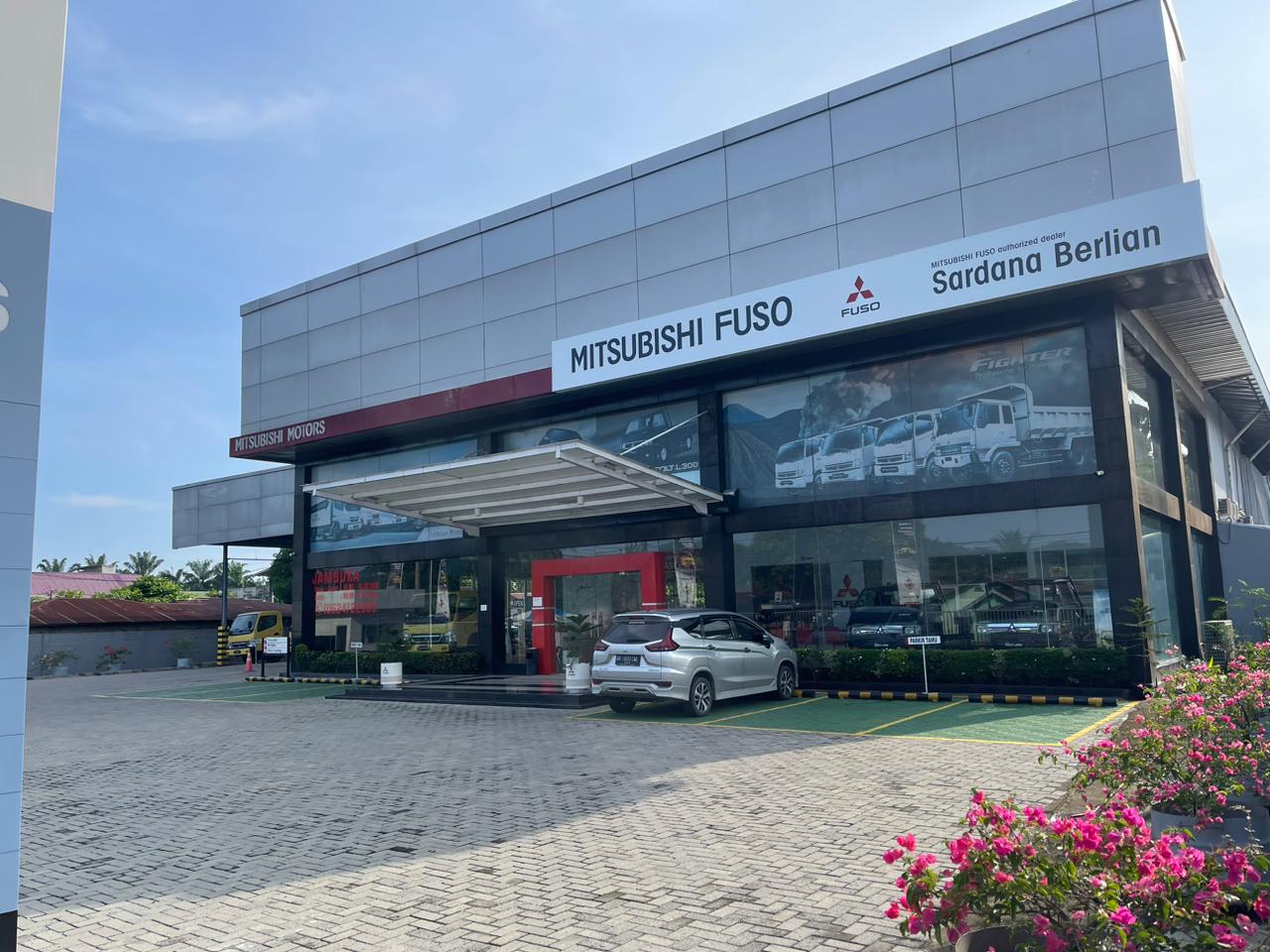 Gedung Mitsubishi Sardana Rantau Prapat